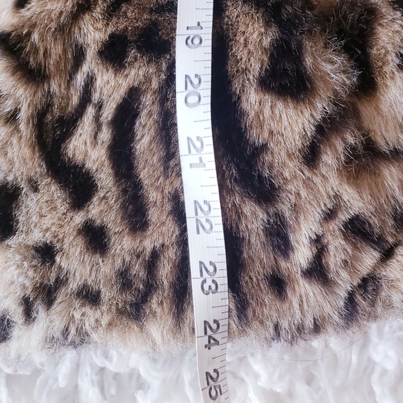 Reversible Leopard and Black Vest Jacket - Picture 6 of 8